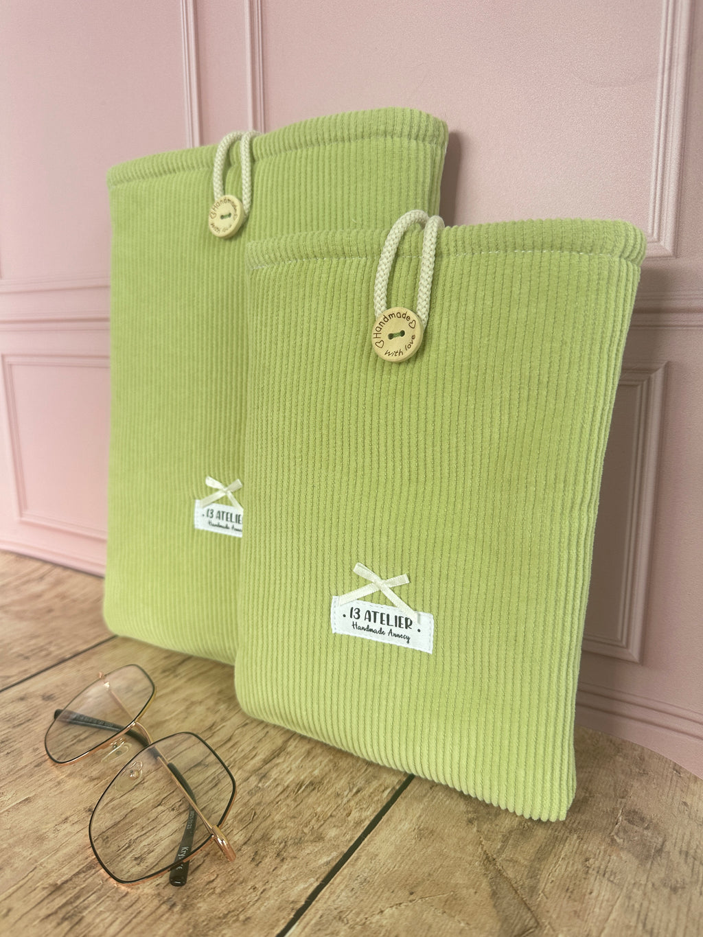 Pochette à livre velours côtelé vert