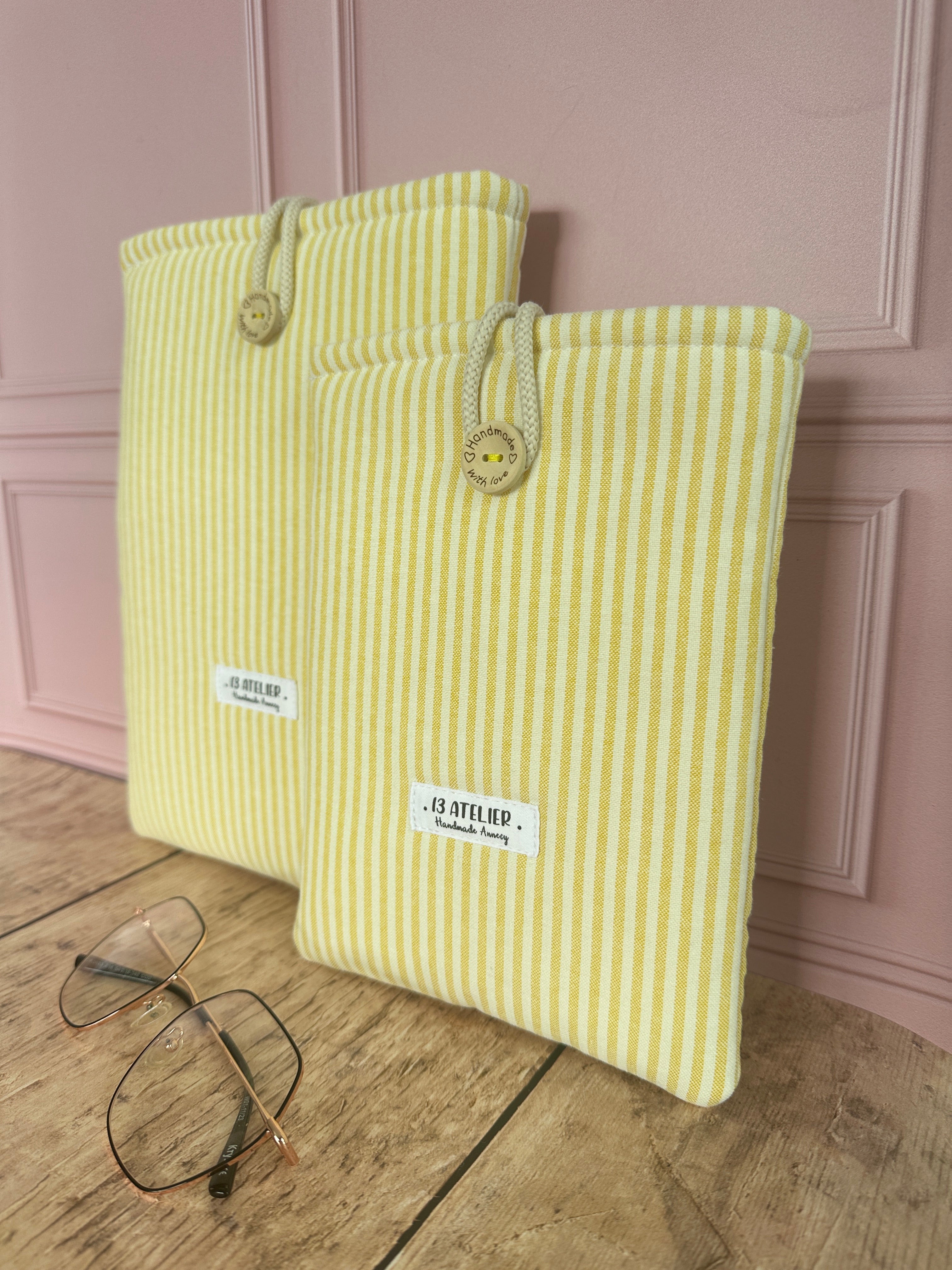 Pochette à livre rayure jaune