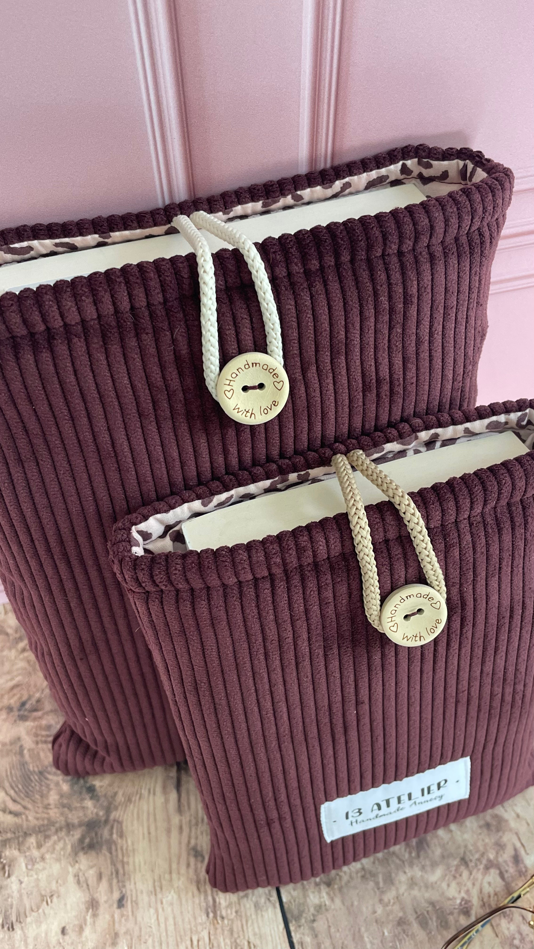 Pochette à livre broché prune