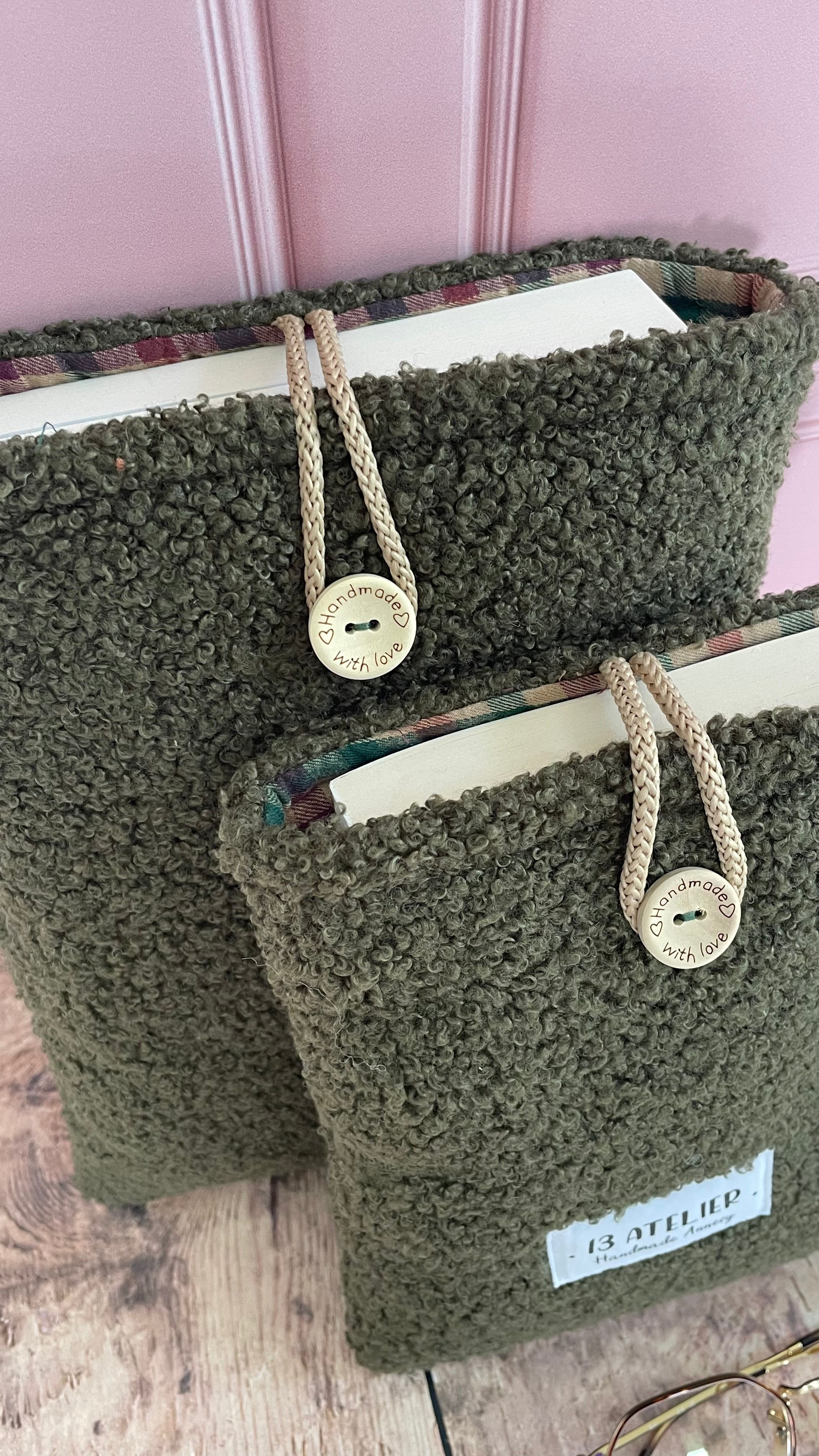 Pochette à livre broché bouclette
