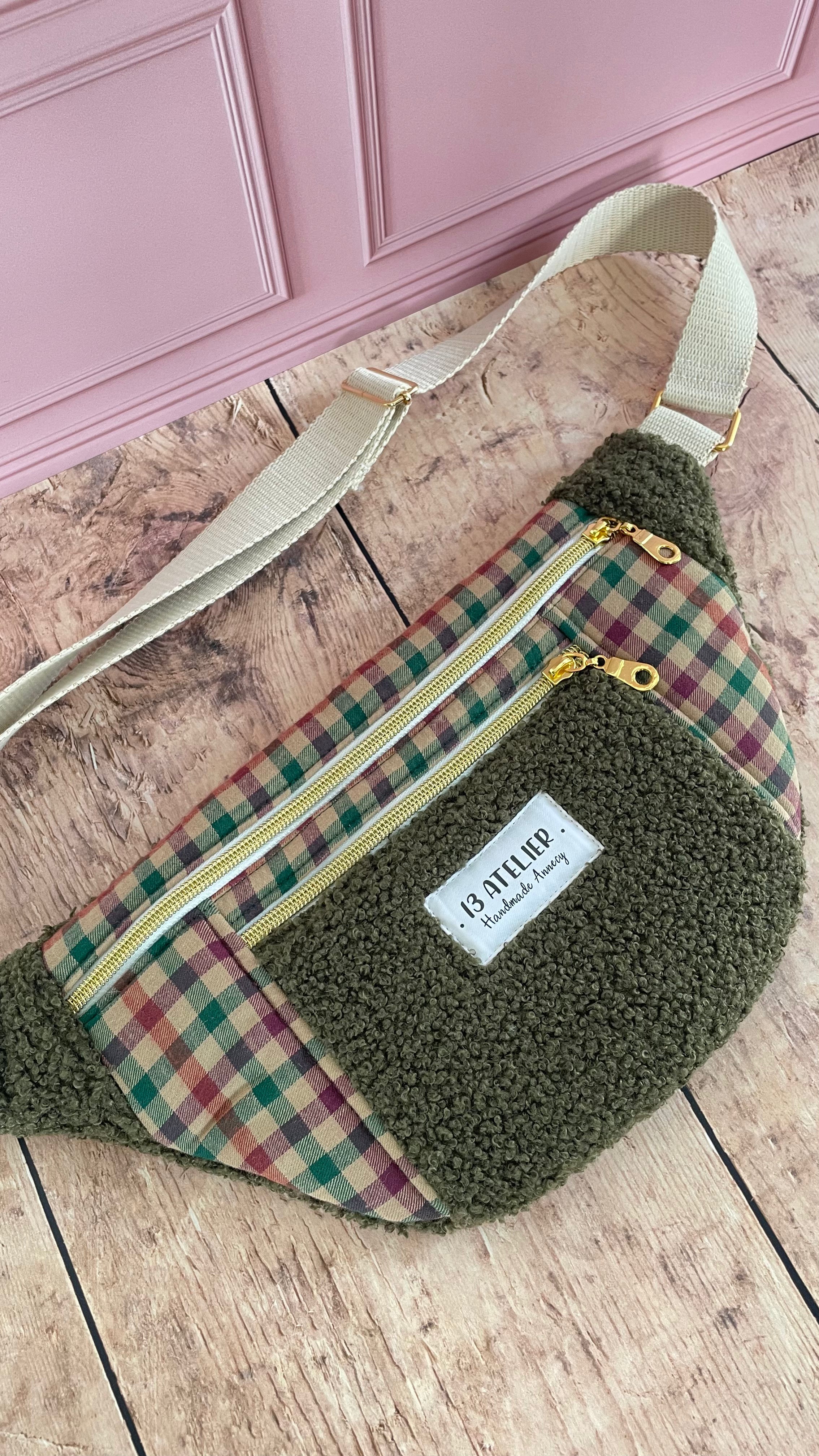 Sac banane bi matière bouclette