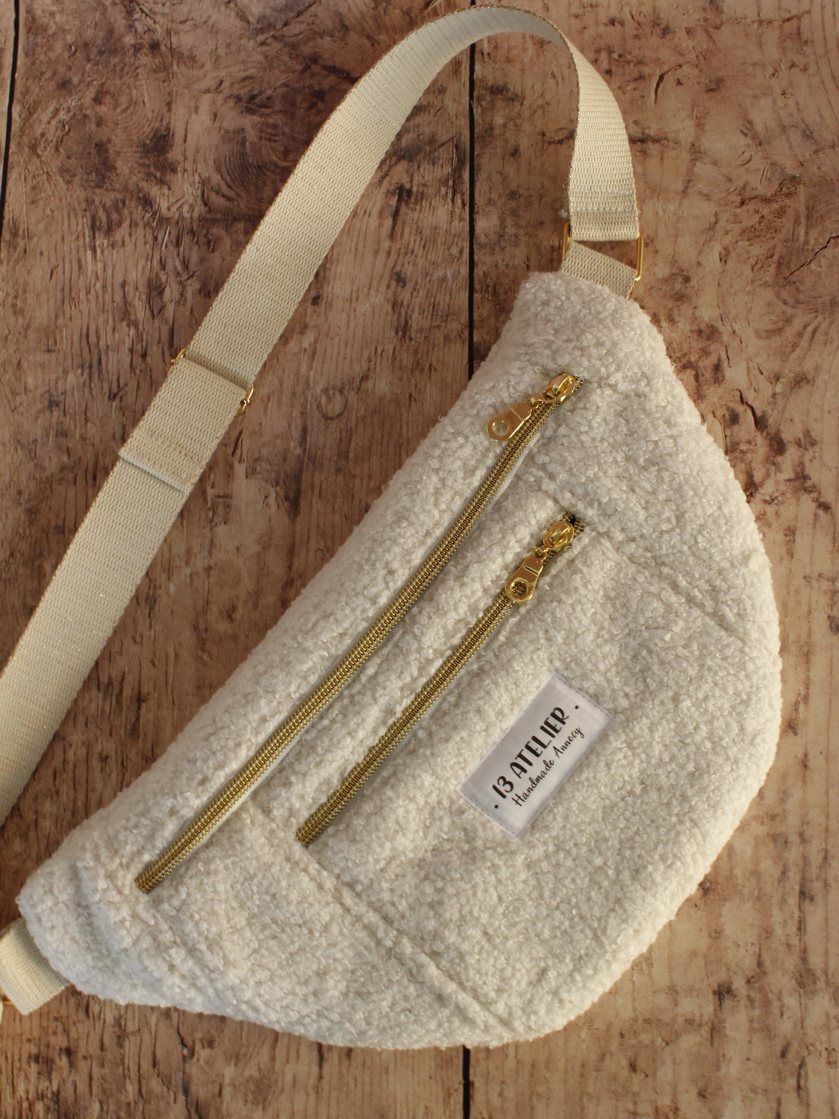 Sac banane bouclette blanche