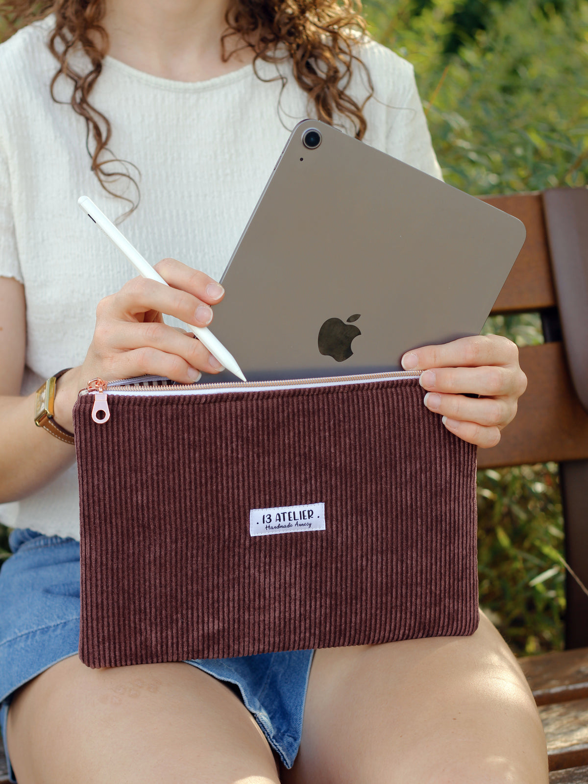 Pochette tablette/ordinateur velours marron