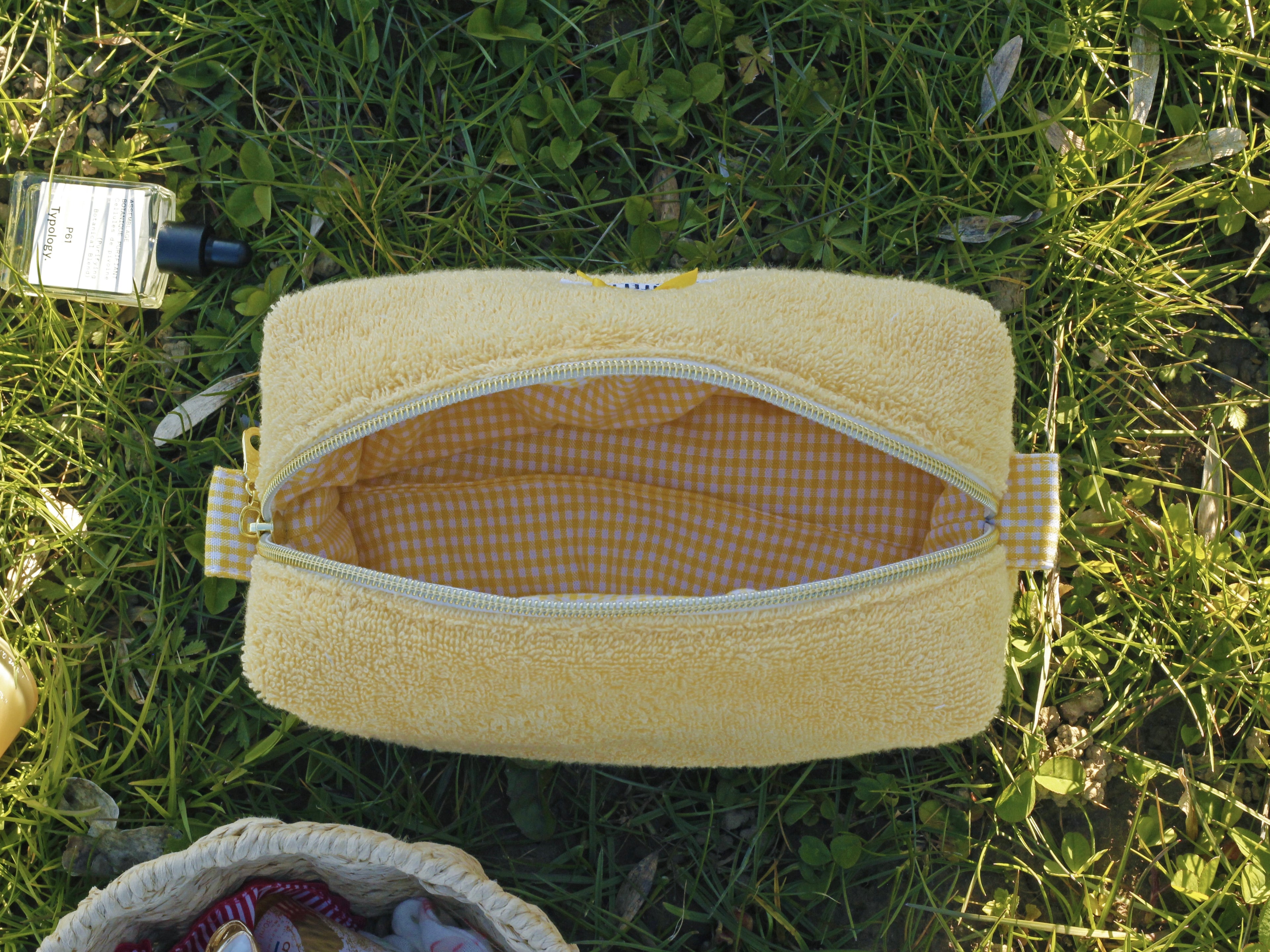 Trousse éponge jaune