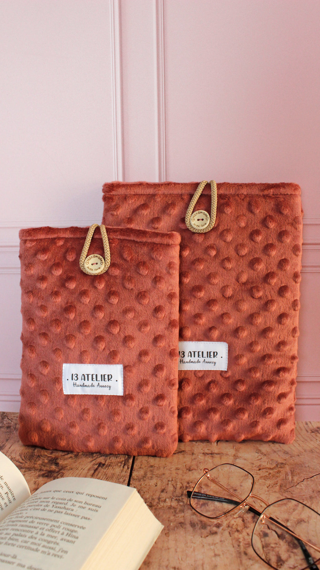 Pochette à livre doudou rose