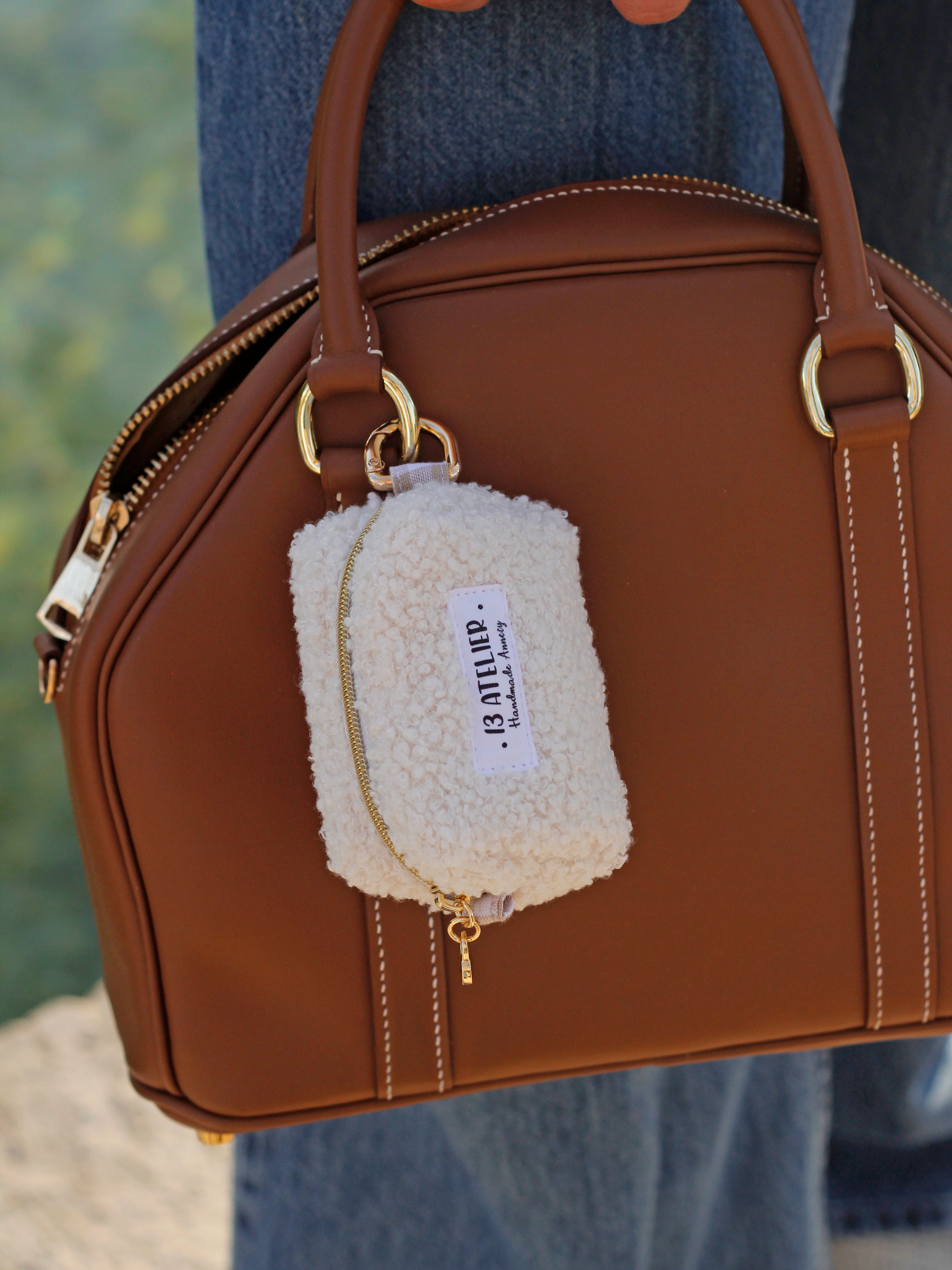 Mini trousse écouteurs bouclette blanche