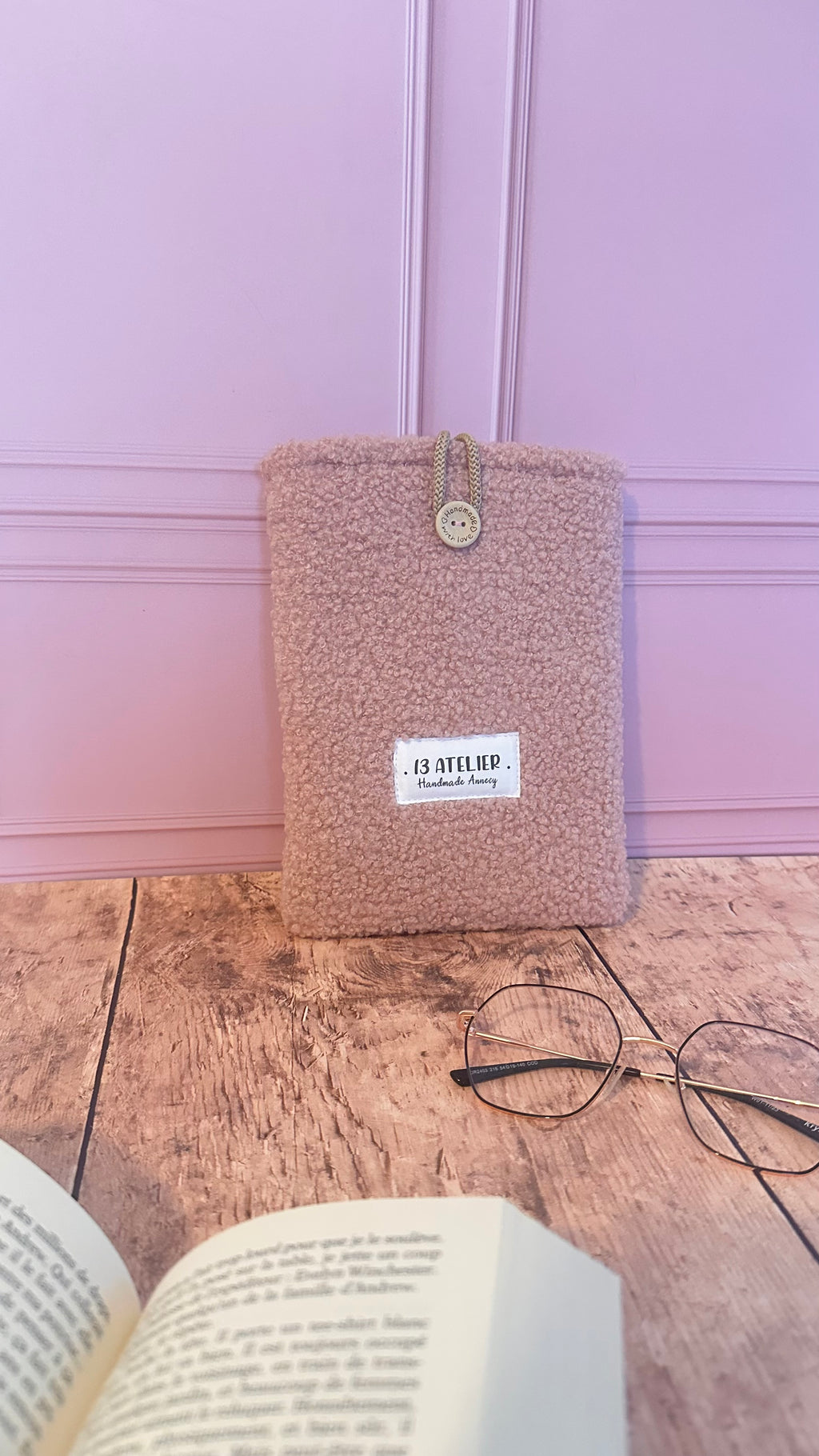 Pochette à livre bouclette rose