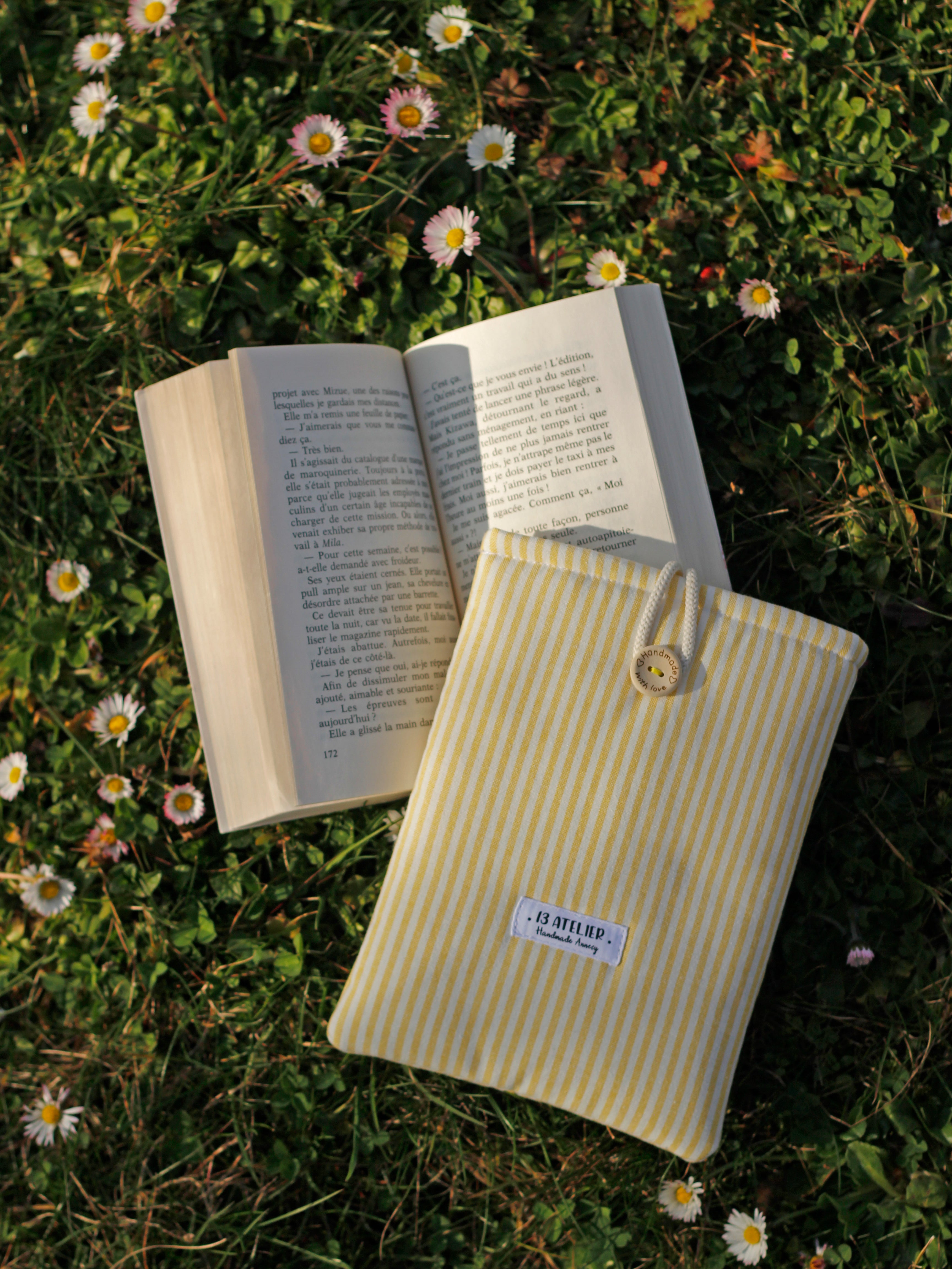 Pochette à livre rayure jaune
