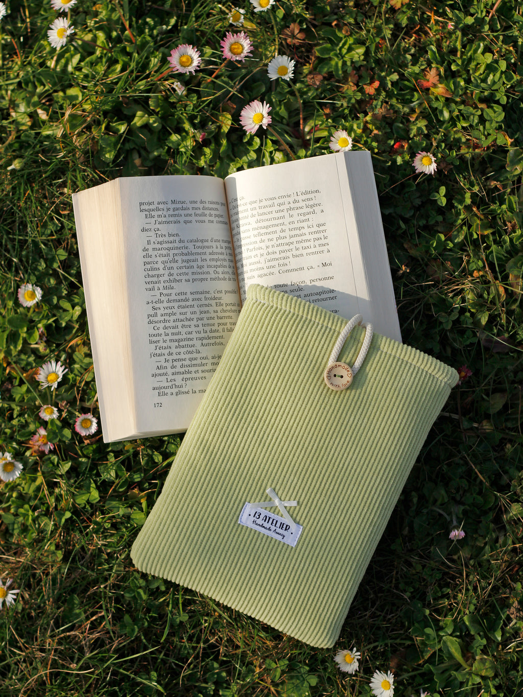 Pochette à livre velours côtelé vert